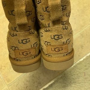 UGGS